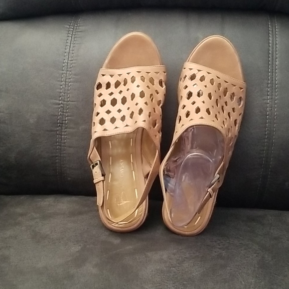 B MCKOWSKY LEATHER SANDAL - Picture 2 of 9